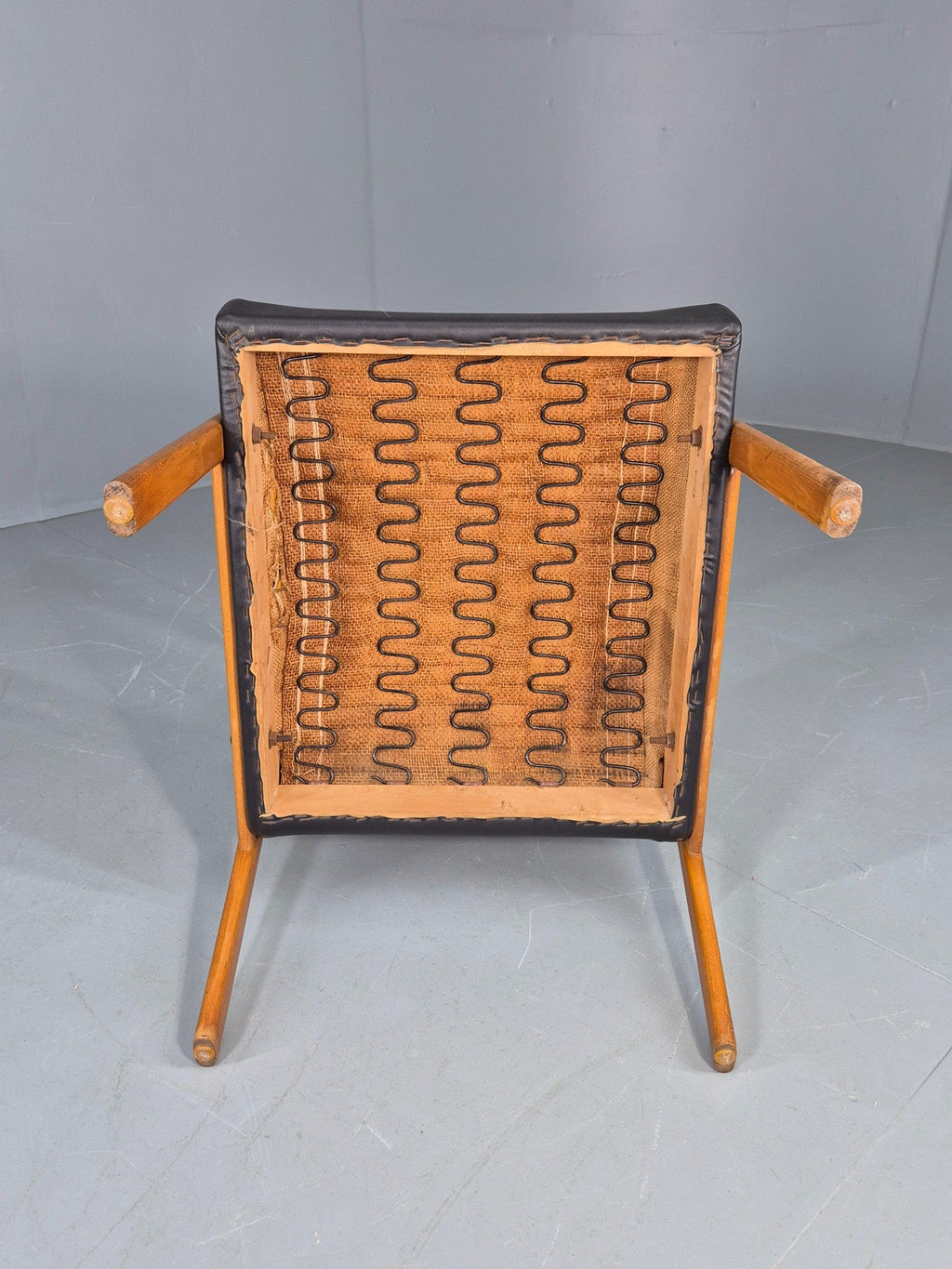 Teak lounge chair condition overview
