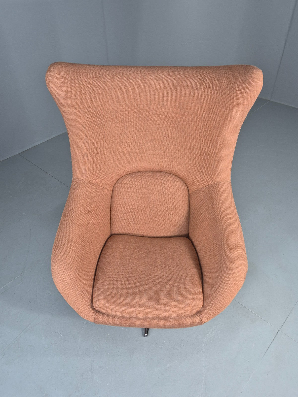 Egg chair moulded shell exterior detail