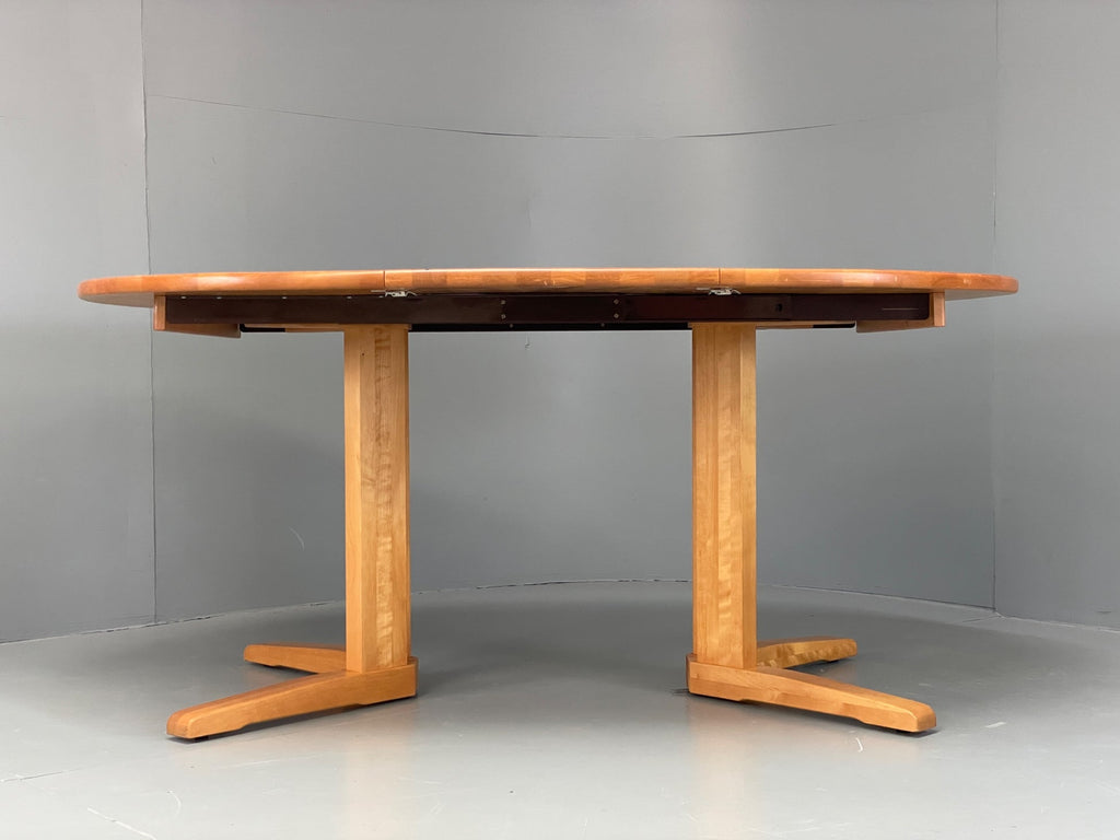 Stolab table natural wood grain surface detail