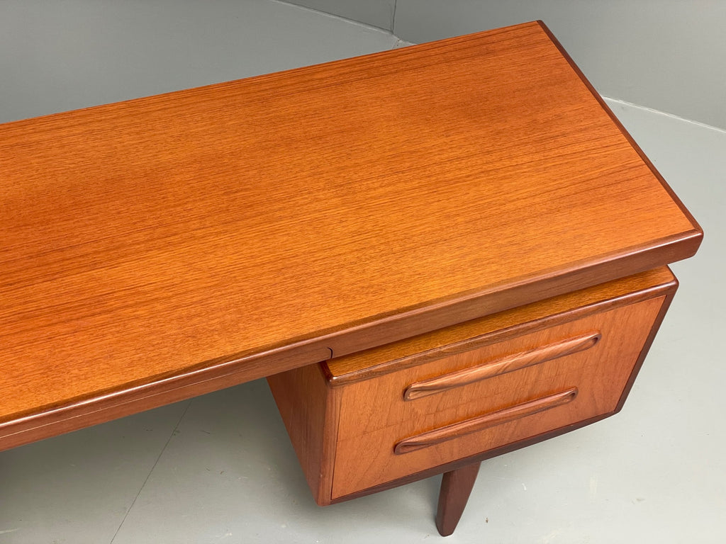Teak dresser tapered leg detail