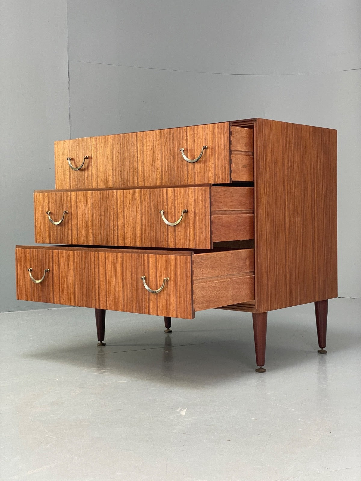 Walnut chest drawer veneer grain detail