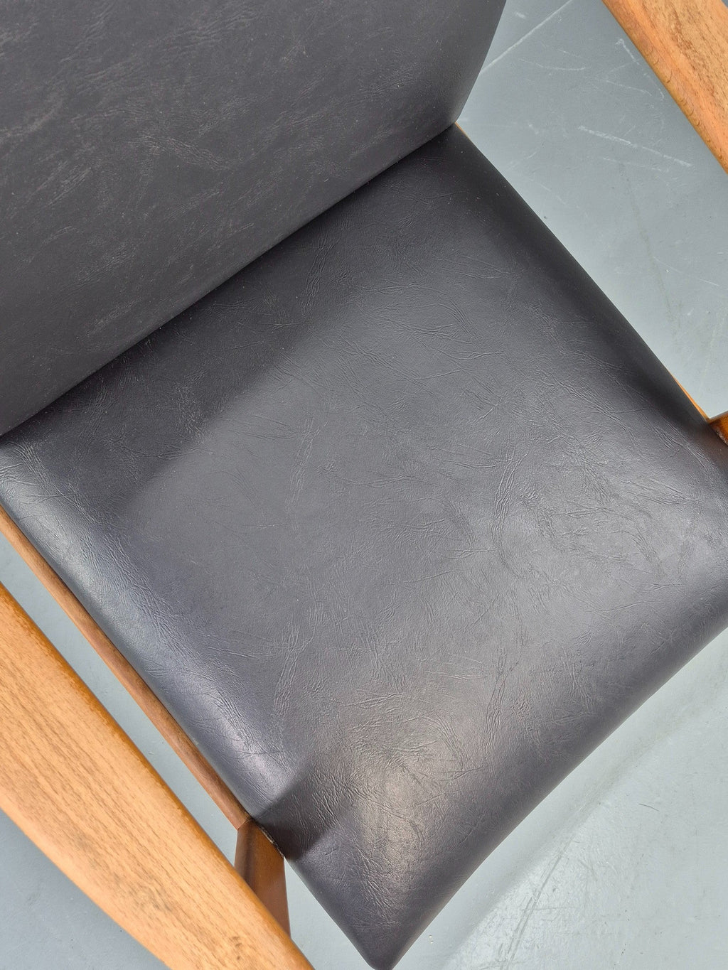 Teak lounge chair tapered leg detail