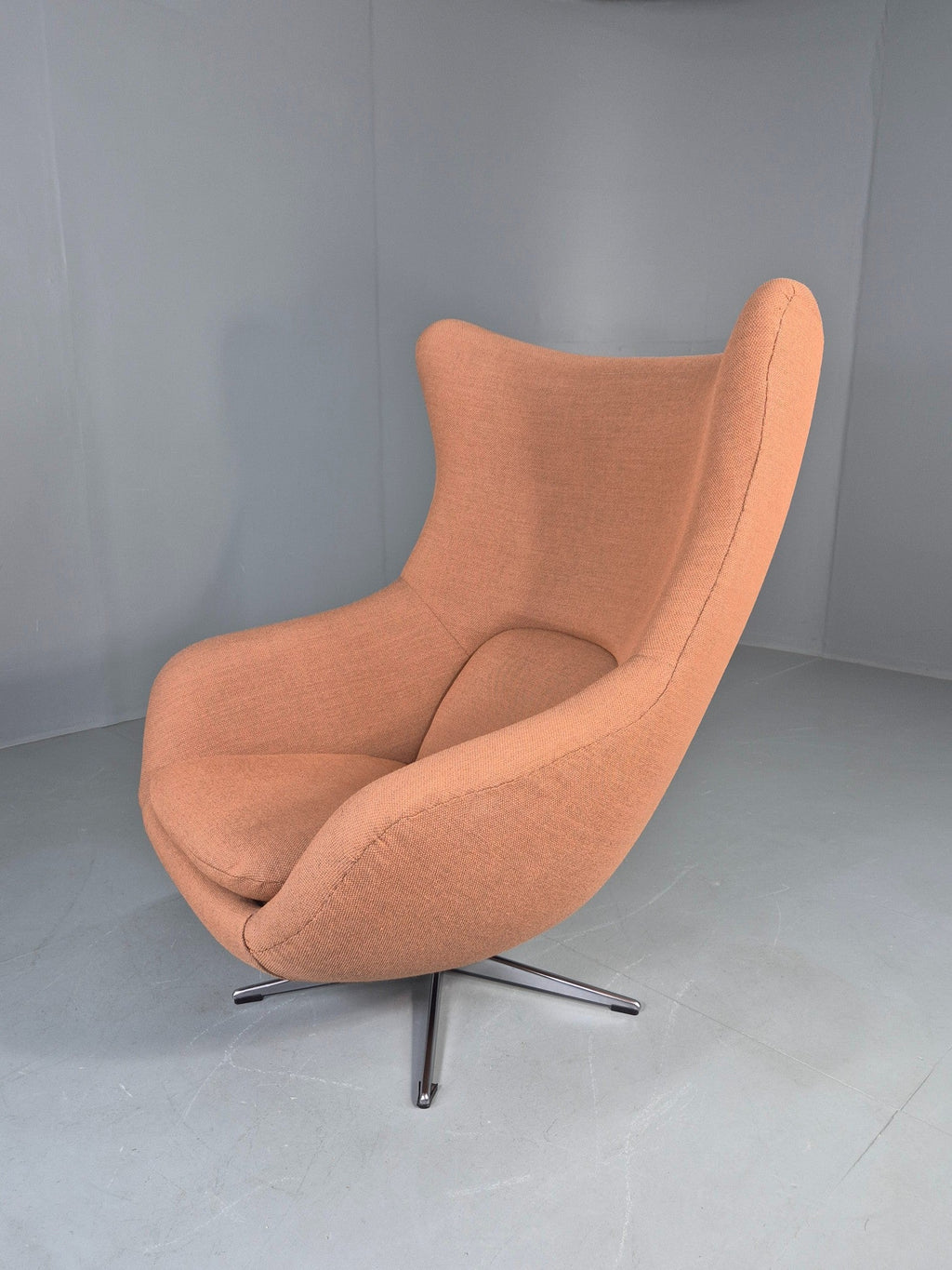 Egg chair upholstery fit precision detail