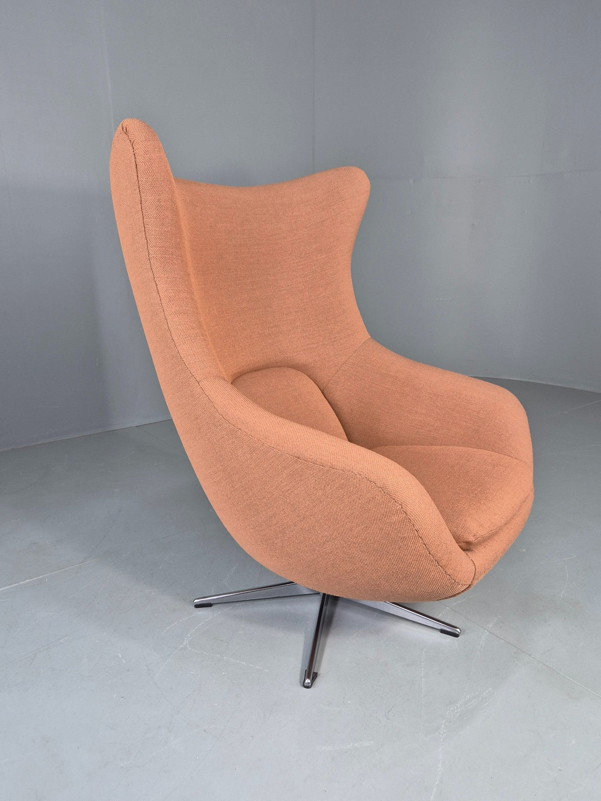 Egg chair metal base original finish