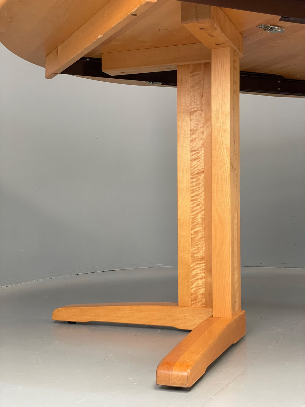 Stolab table underside view mechanism