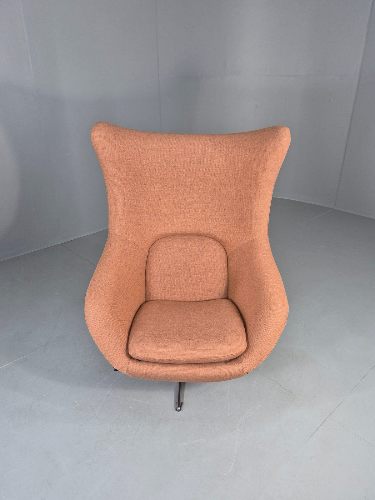 Egg chair condition overview