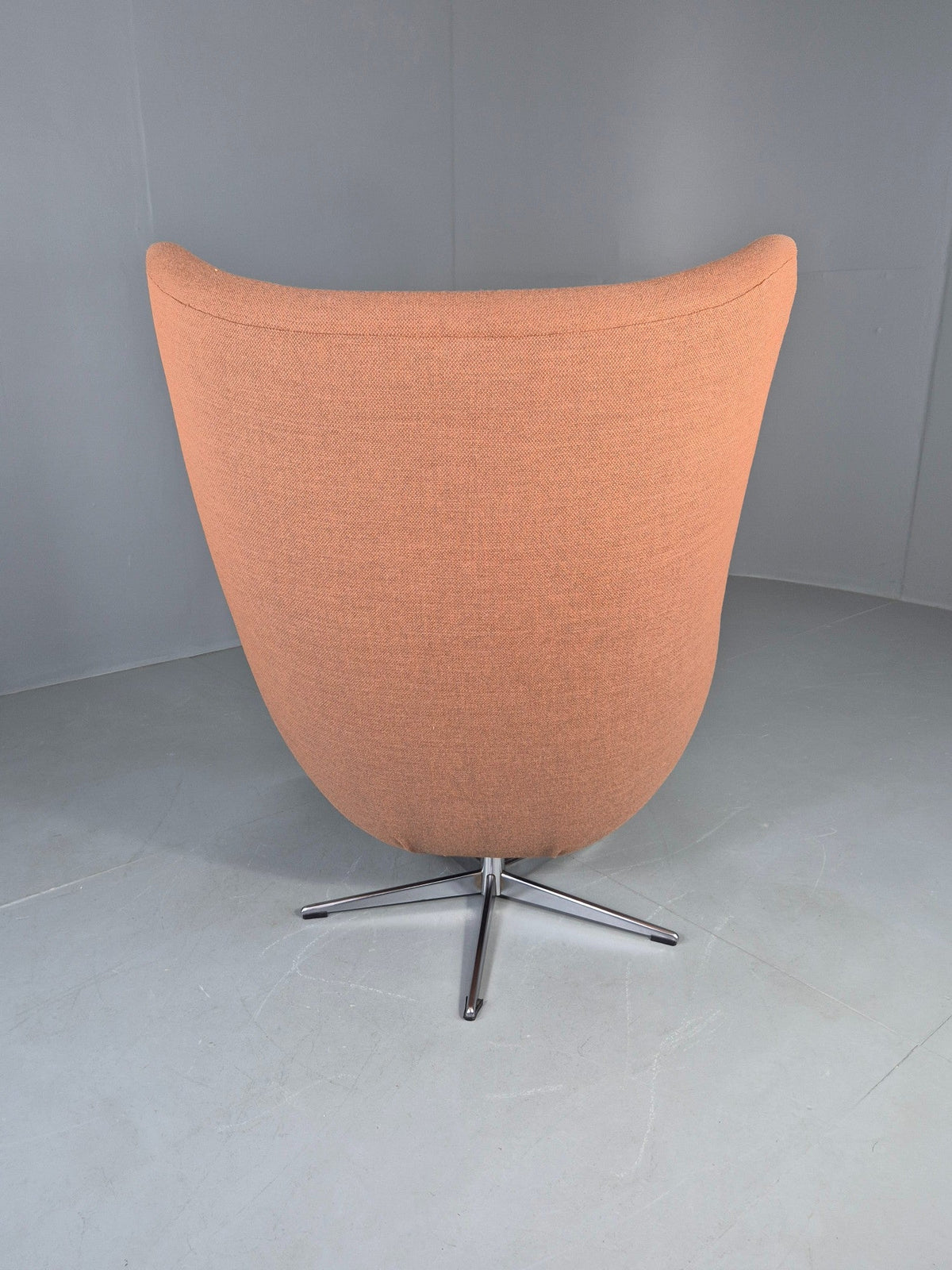 Egg chair rear shell condition